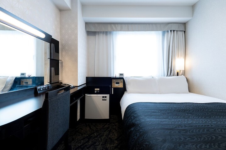 Room 10 of 27