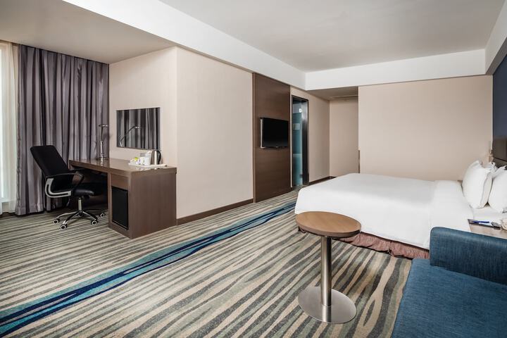 Room 4 of 67