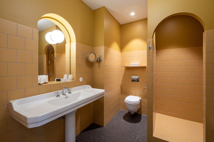 Room 14 of 30