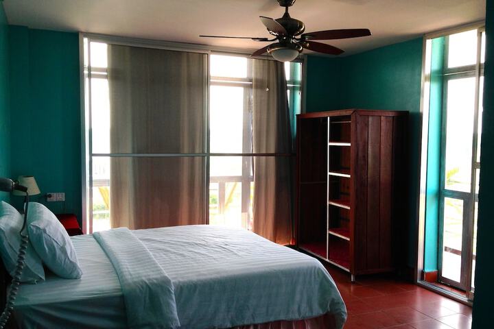 Room 4 of 37