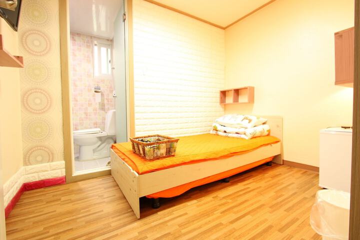 Room 27 of 55