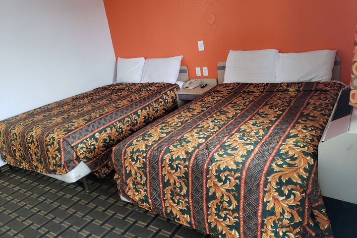 2 Double Beds (5 of 10)