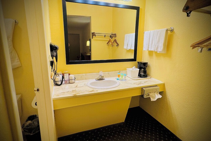 Room 13 of 23