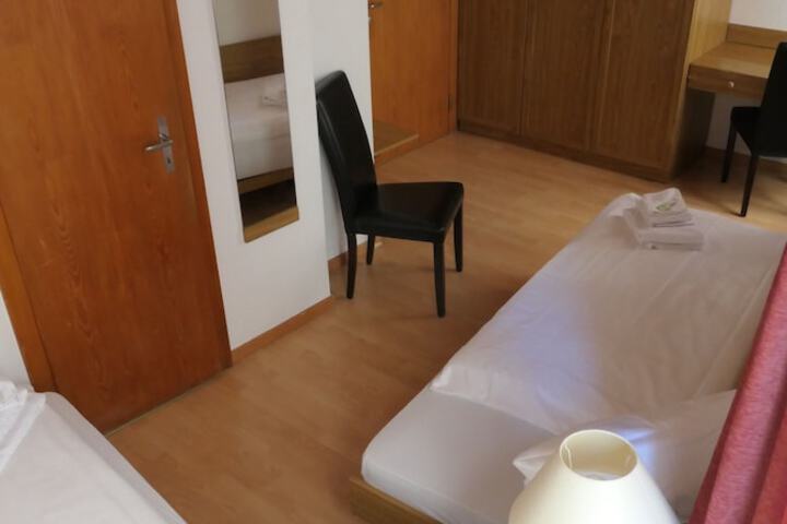 Room 25 of 49