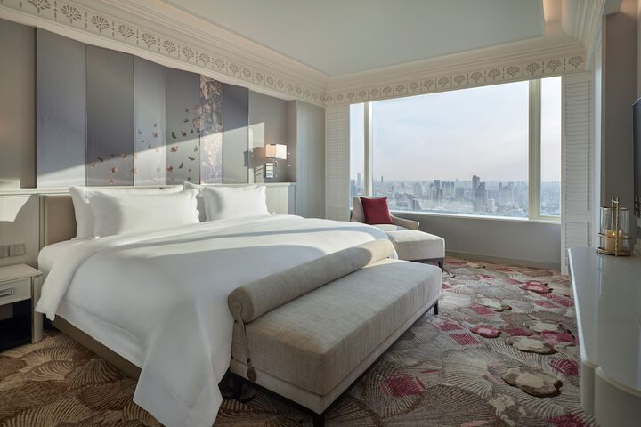 Room 10 of 100