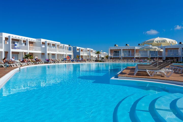 Hotel with Pool