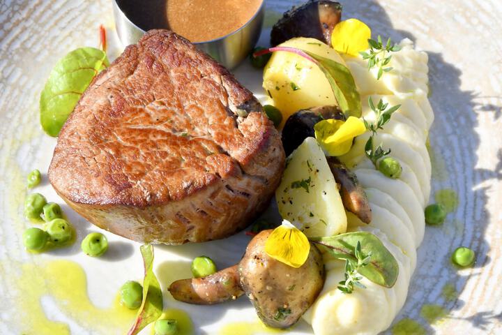 Dining 102 of 132