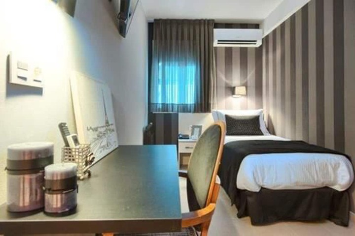 Room 9 of 53