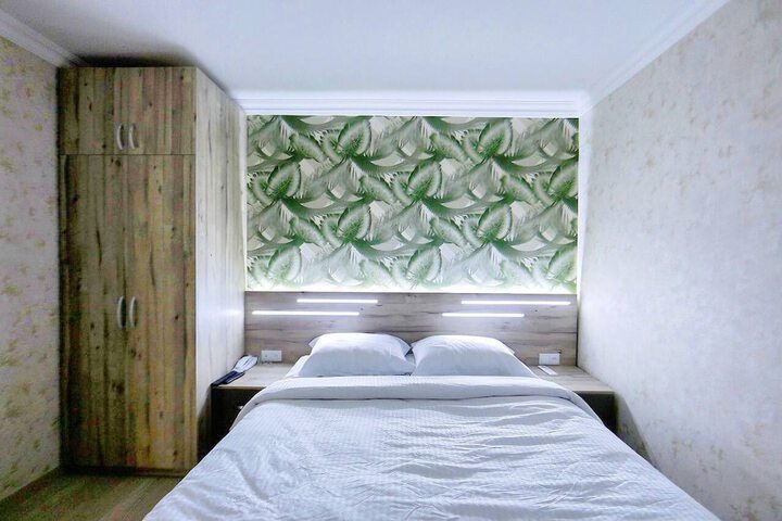 Room 15 of 77
