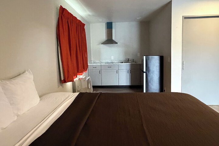 Room 9 of 26