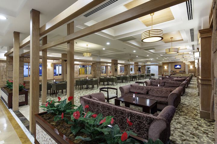 Lounge 127 of 182