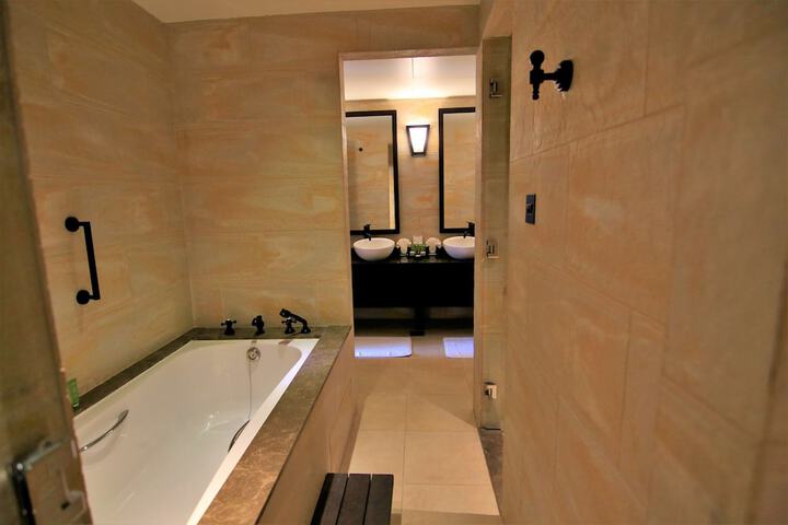 Room 35 of 71