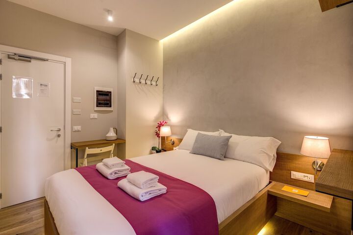Room 6 of 32