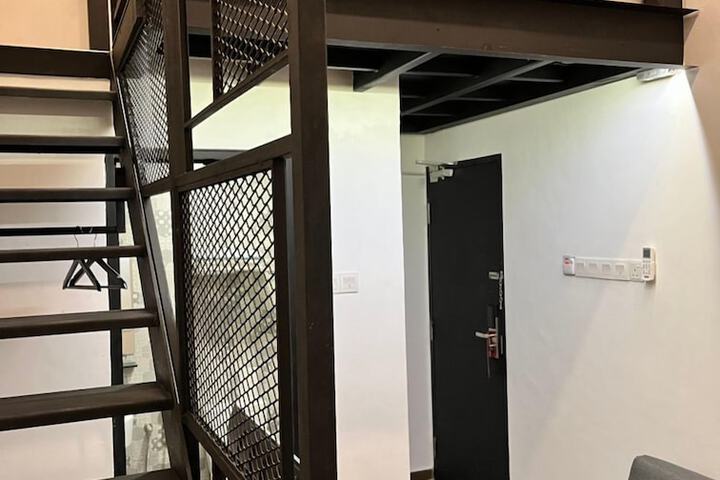 Room 6 of 19