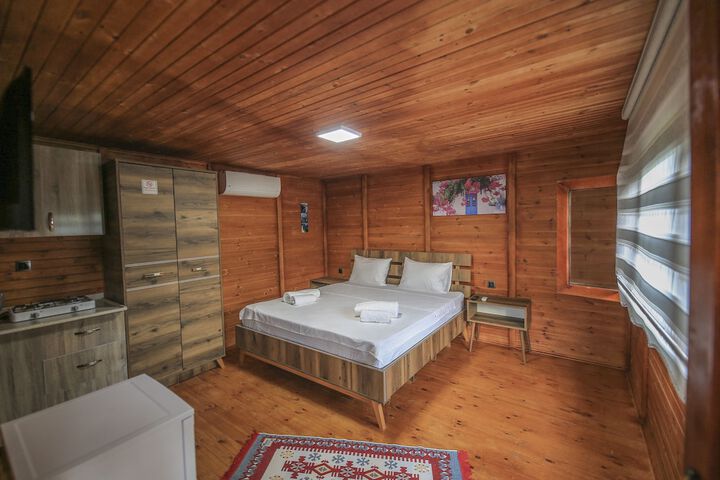 Room 3 of 74