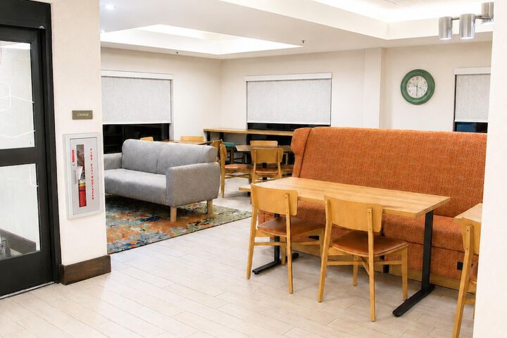 Entrance & Lobby