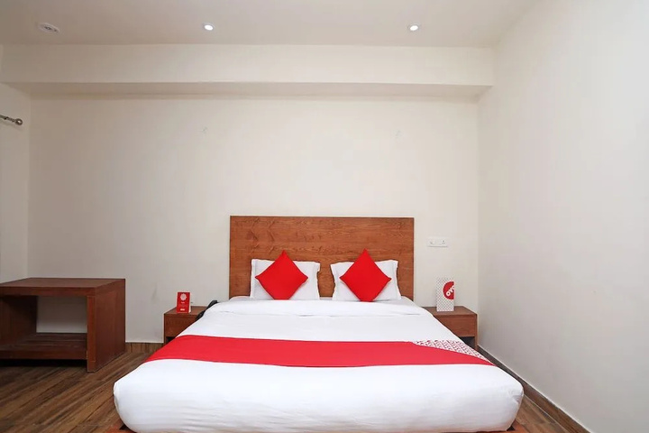 Room 4 of 12