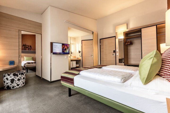 Room 13 of 79