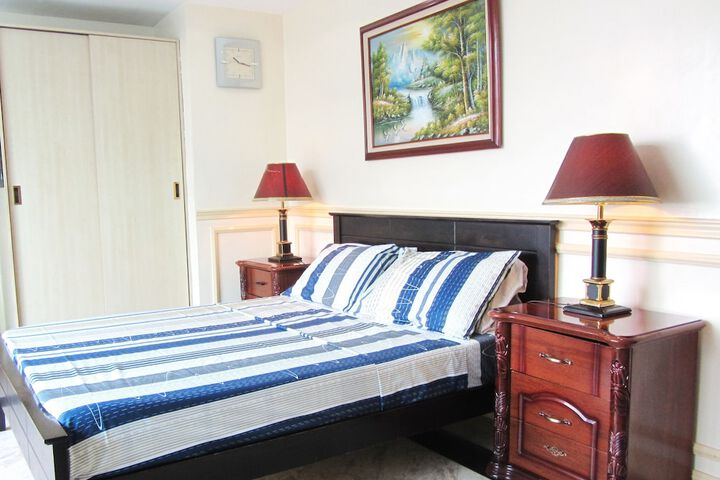 Room 6 of 30