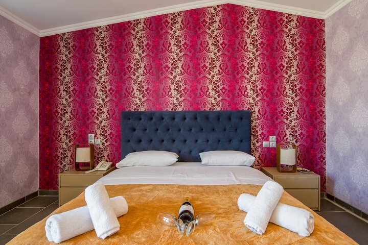 Room 8 of 40