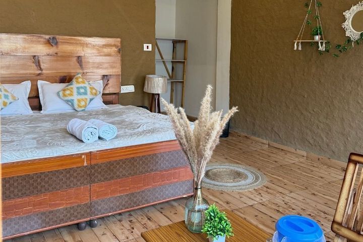 Room 2 of 32