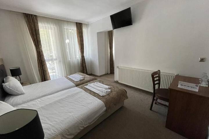 Room 4 of 37