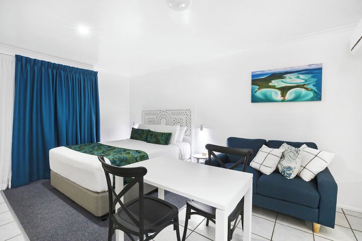 Room 4 of 95