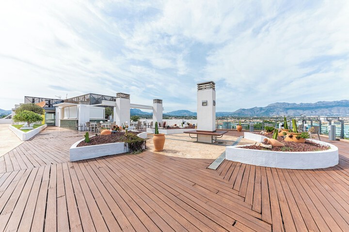 Terrace/Patio 97 of 98