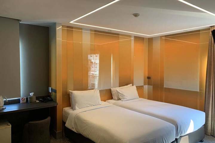 Room 8 of 28
