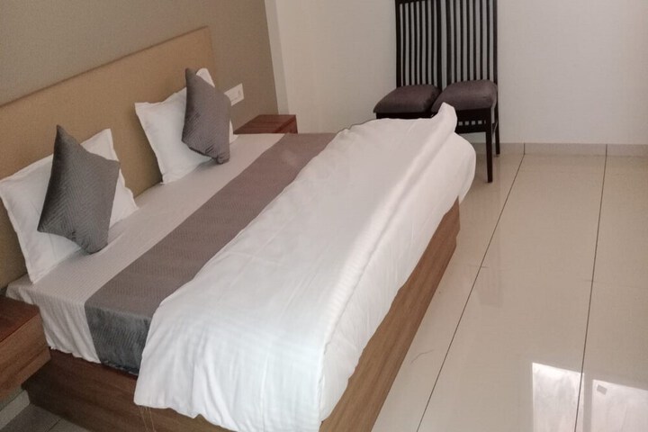 Room 17 of 27
