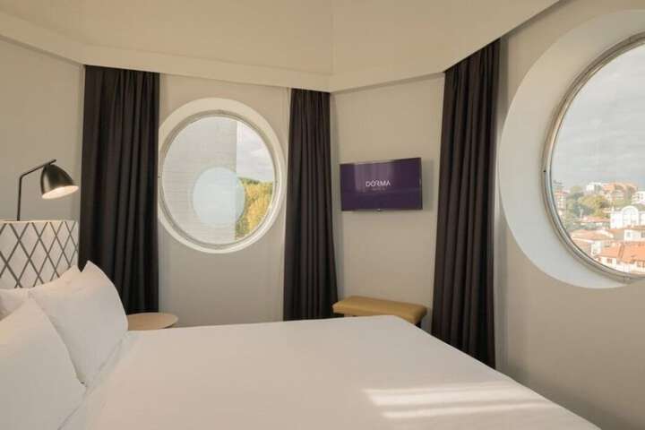 Room 35 of 76