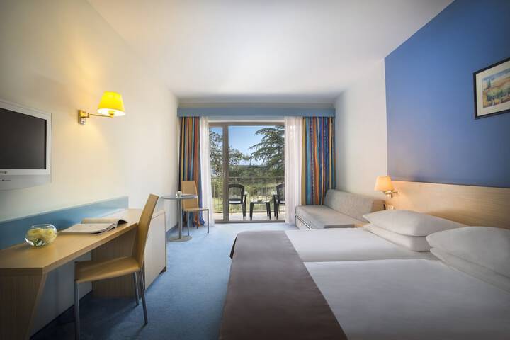 Room 21 of 52