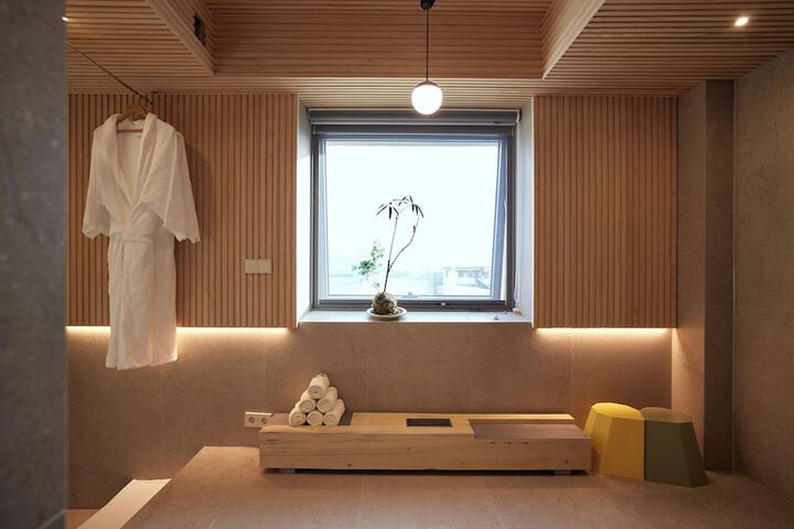 Room 58 of 85