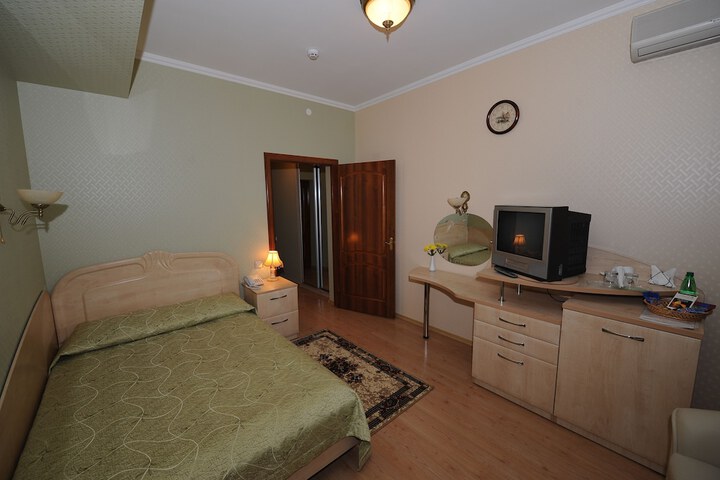 Room 9 of 82