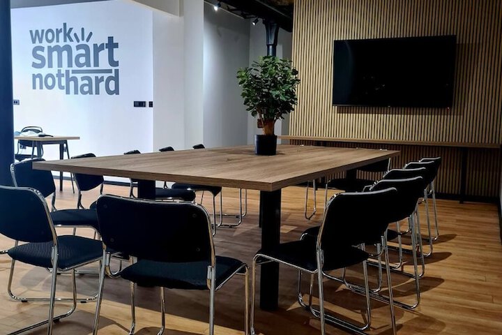 Business Center 100 of 110