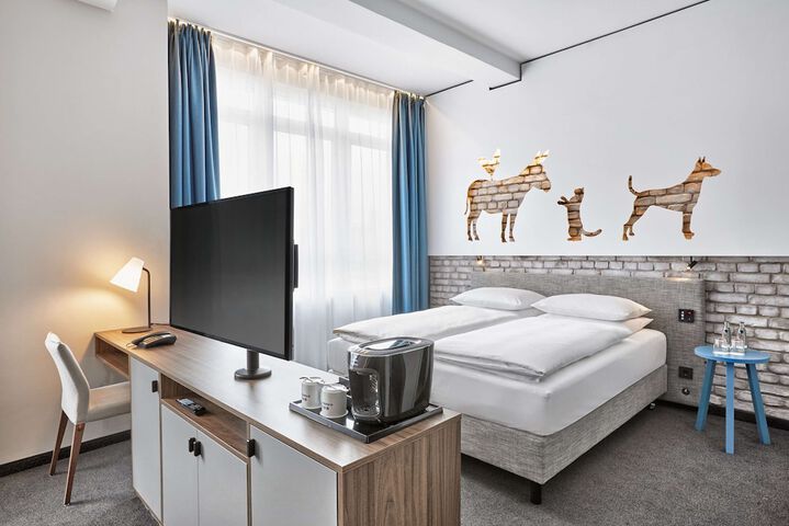 Room 9 of 34