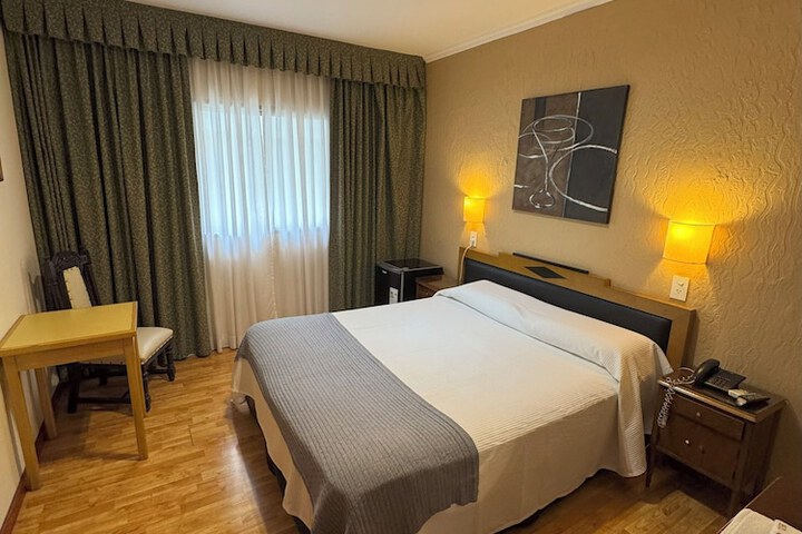 Room 25 of 39
