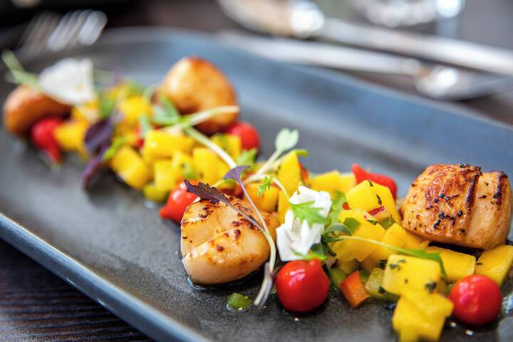 Dining 40 of 72