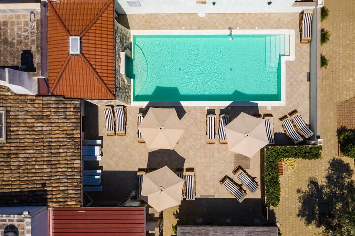 Pool 34 of 76