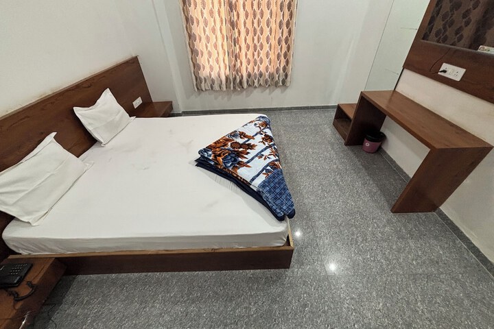 Room 27 of 63