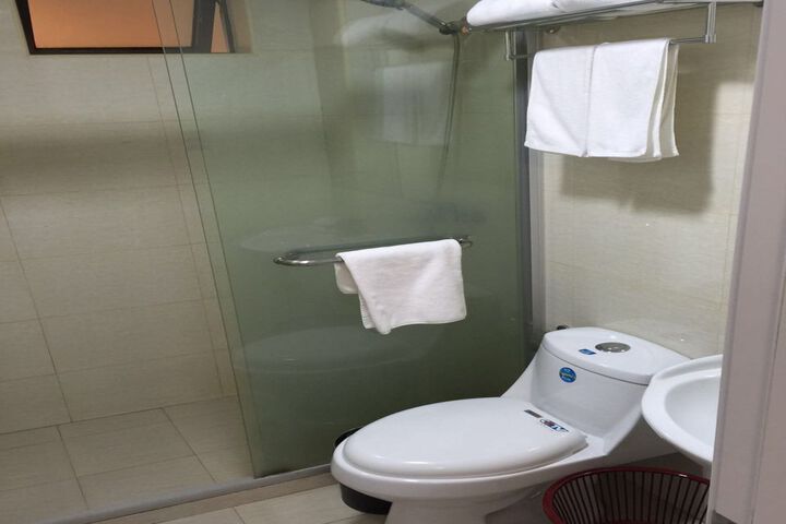 Room 5 of 8