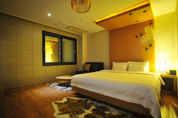 Room 2 of 39