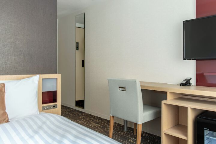 Room 15 of 126
