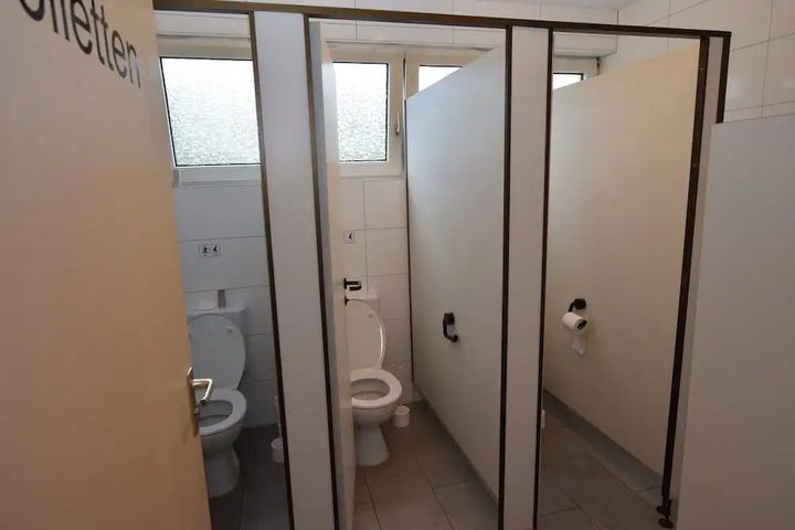 Room 6 of 12