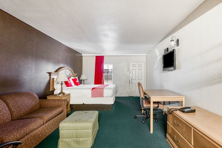 1 King Bed (6 of 11)