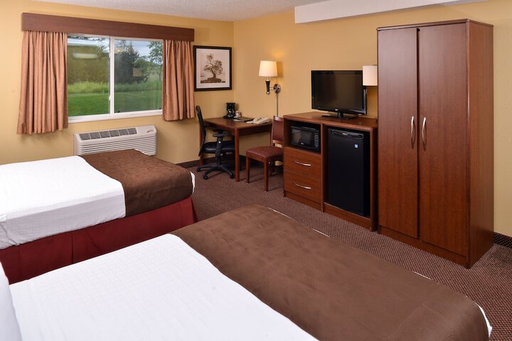 2 Queen Beds Mobility Accessible Deluxe Room Roll in Shower (5 of 11)