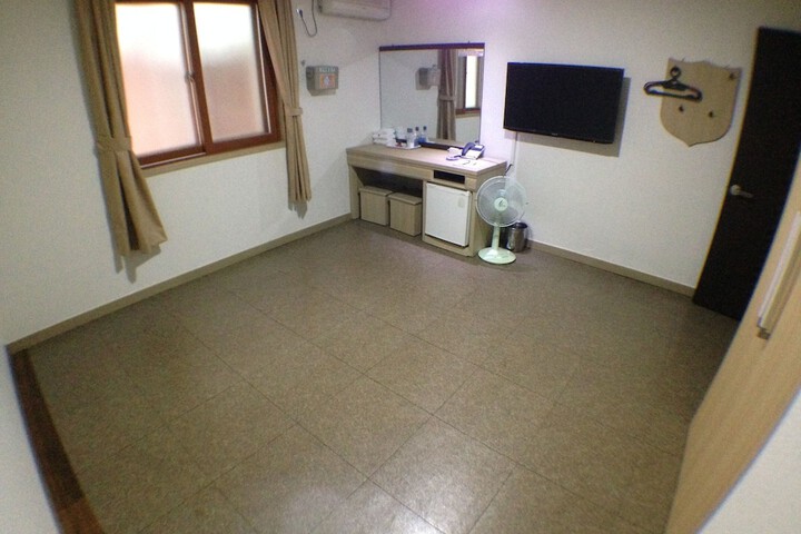 Room 19 of 31