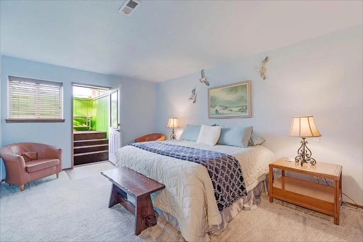 Room 5 of 18
