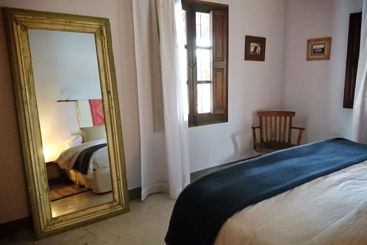 Room 4 of 98