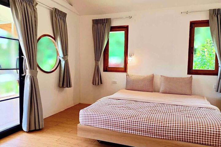 Room 12 of 48